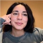 Profesora bilingüe de inglés de niños entre 6-16 años. Clases de Grammar, Reading, Listening, Speaking, and Writing. Y clases de apoyo para todas las asignaturas, ya sean dadas en inglés o en español. 
Estudié Química en la Universidad de Tiffin en Estad